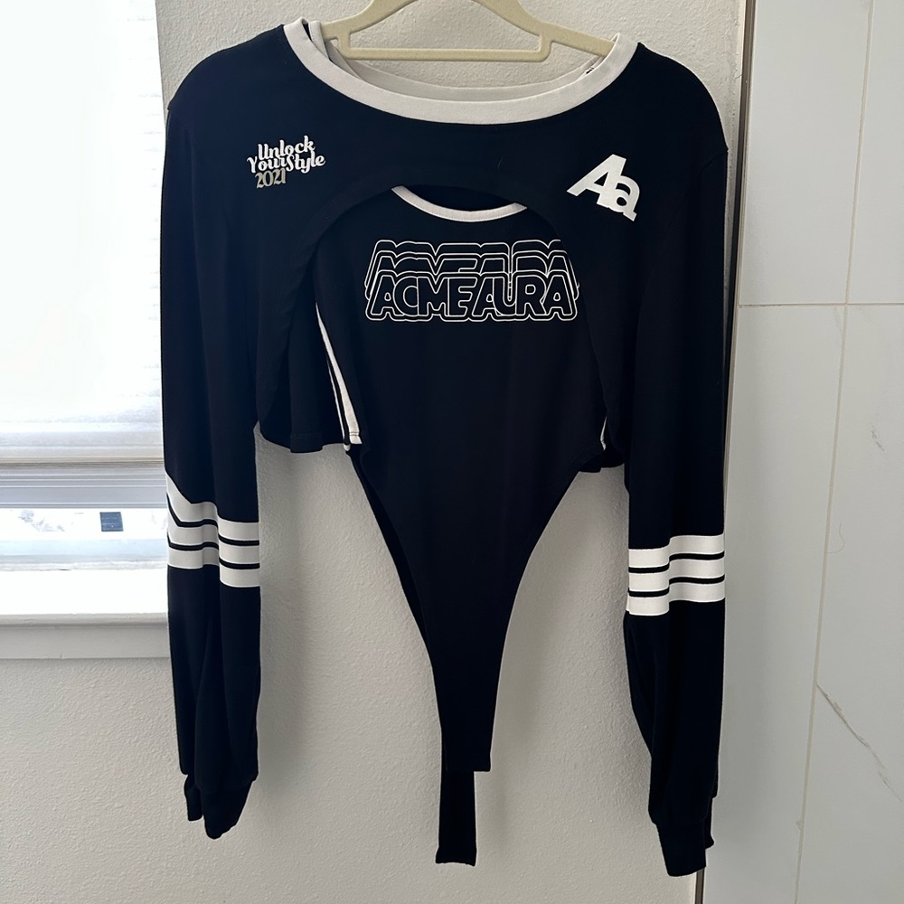 Two-piece Black and White Long Sleeve Top